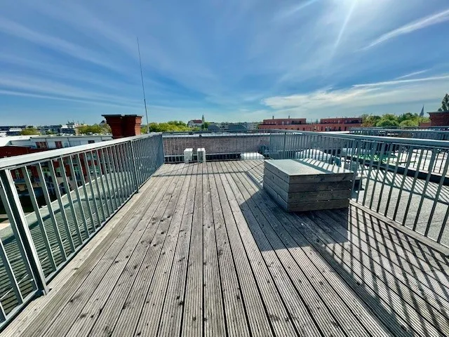 Penthouse-Feeling im Spreekarree: 2-Zimmer-Wohnung mit eigener Dachterrasse — photo 1